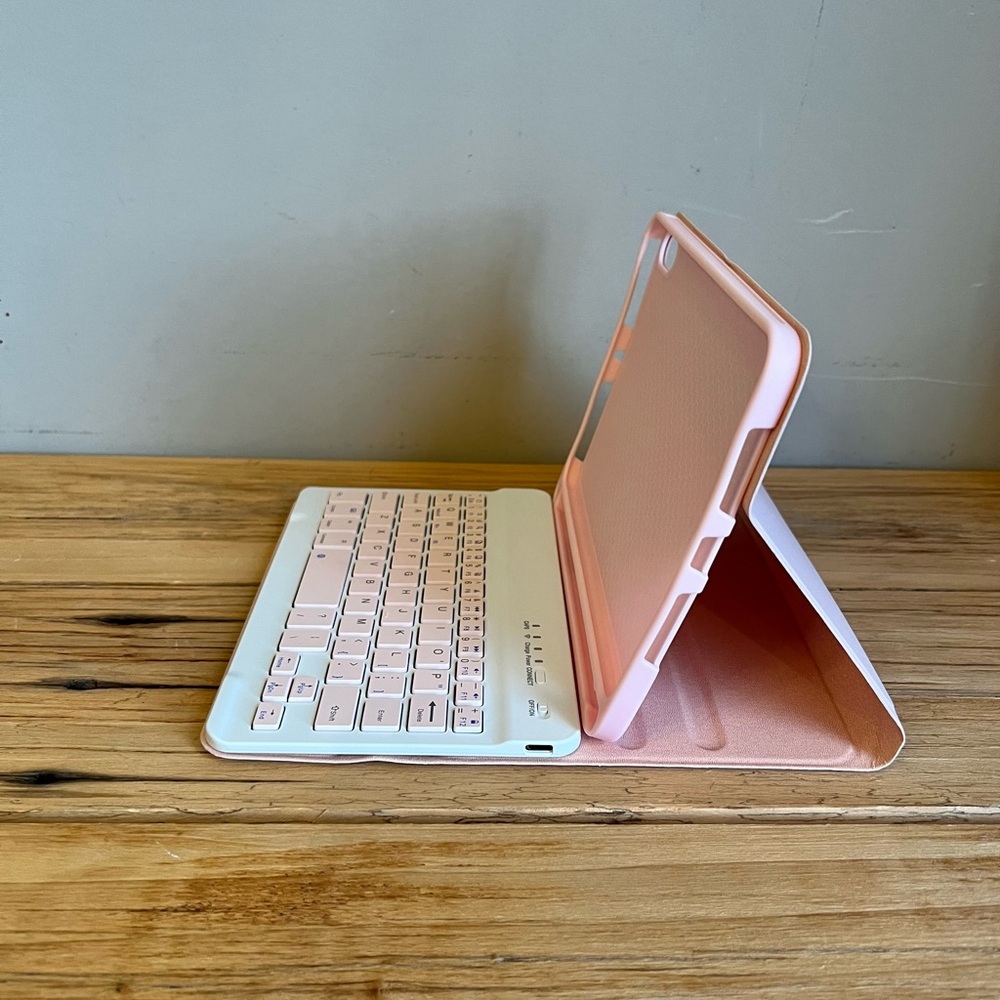 Pink Smart Keyboard Case With Matching Wireless Mouse - Picture 4 of 10